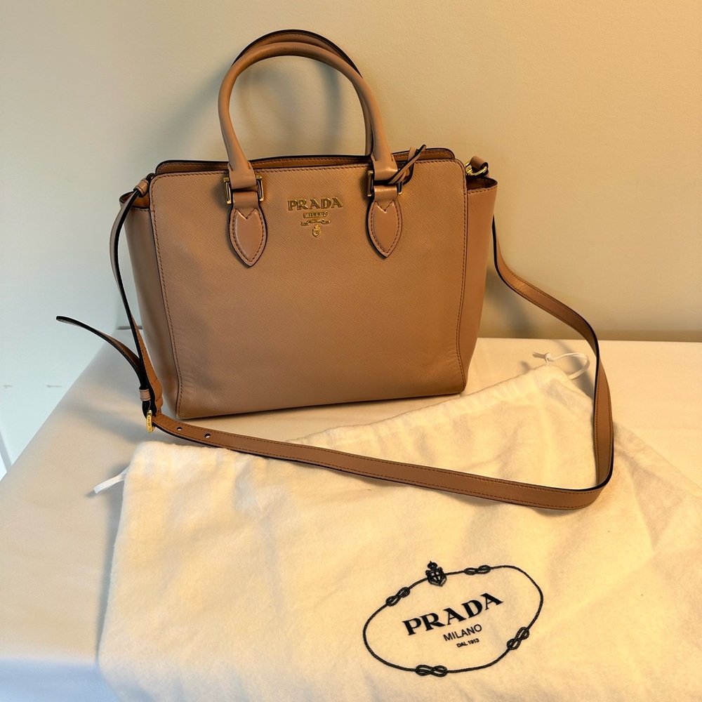 Authentic crossbody and double handle tote from Prada in a pinkish beige. - Picture 5 of 15